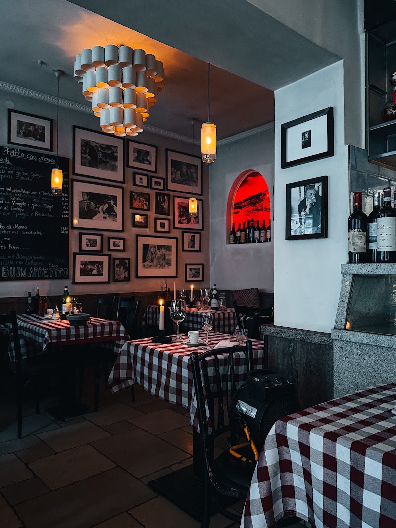 Kleines italienisches Restaurant — Trattoria Italia Hamburg